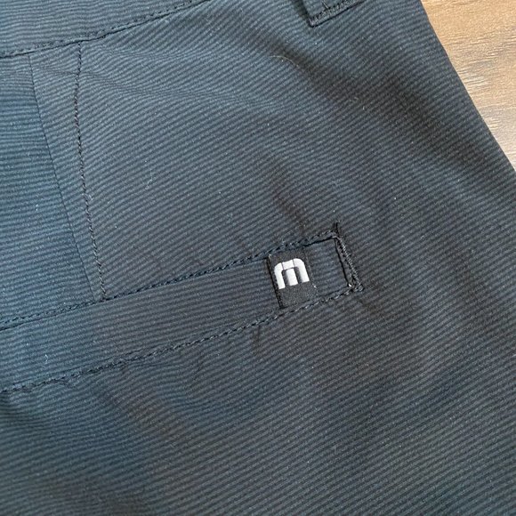 Travis‎ Mathew Golf Chino Short Micro Strip Black/Gray Men's Size 34 - Picture 7 of 7